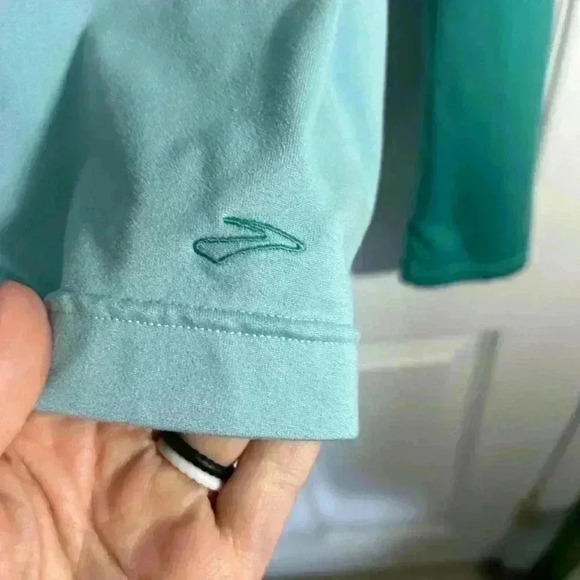 Brooks women’s medium thermal long sleeve. Teal/light blue. Layering. Running. - Picture 3 of 8